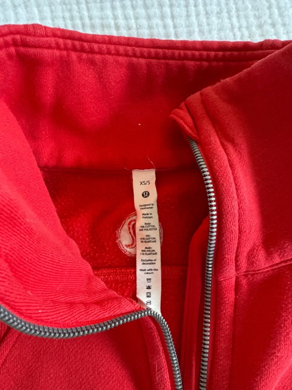 Lululemon Scuba Raspberry Color - Picture 2 of 3